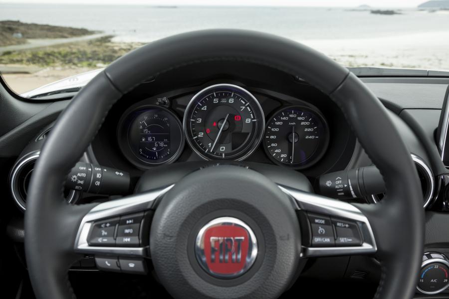 Панель приборов Fiat 124 Spider 2016 года  (фото 5 из 75)